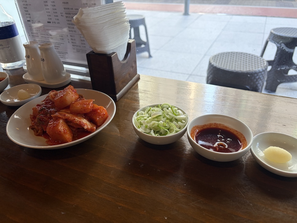 거대곰탕 기본 반찬